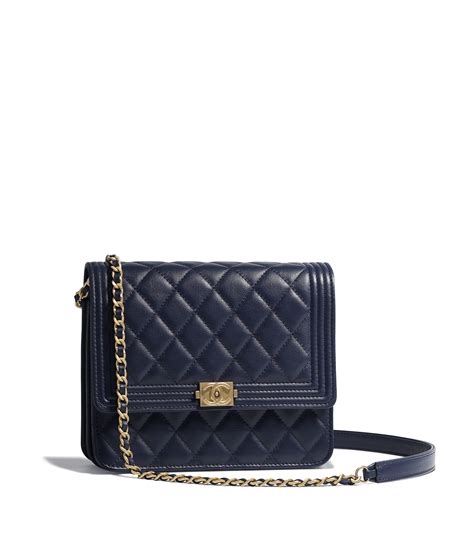 chanel boy clutch with chain